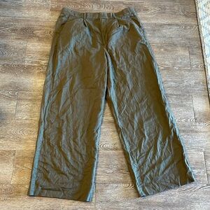 Madewell Slouchy Straight women’s Pants wide leg,  Size 12. Olive green.